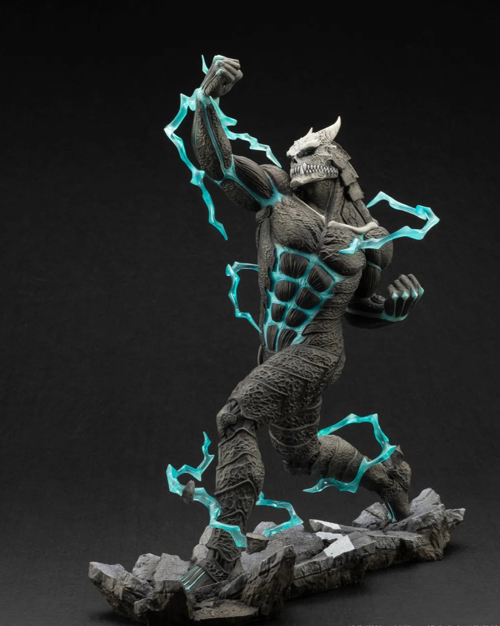 19.5CM kaiju No.8 Figure Monster Standing Posture And Punching Action Figure PVC